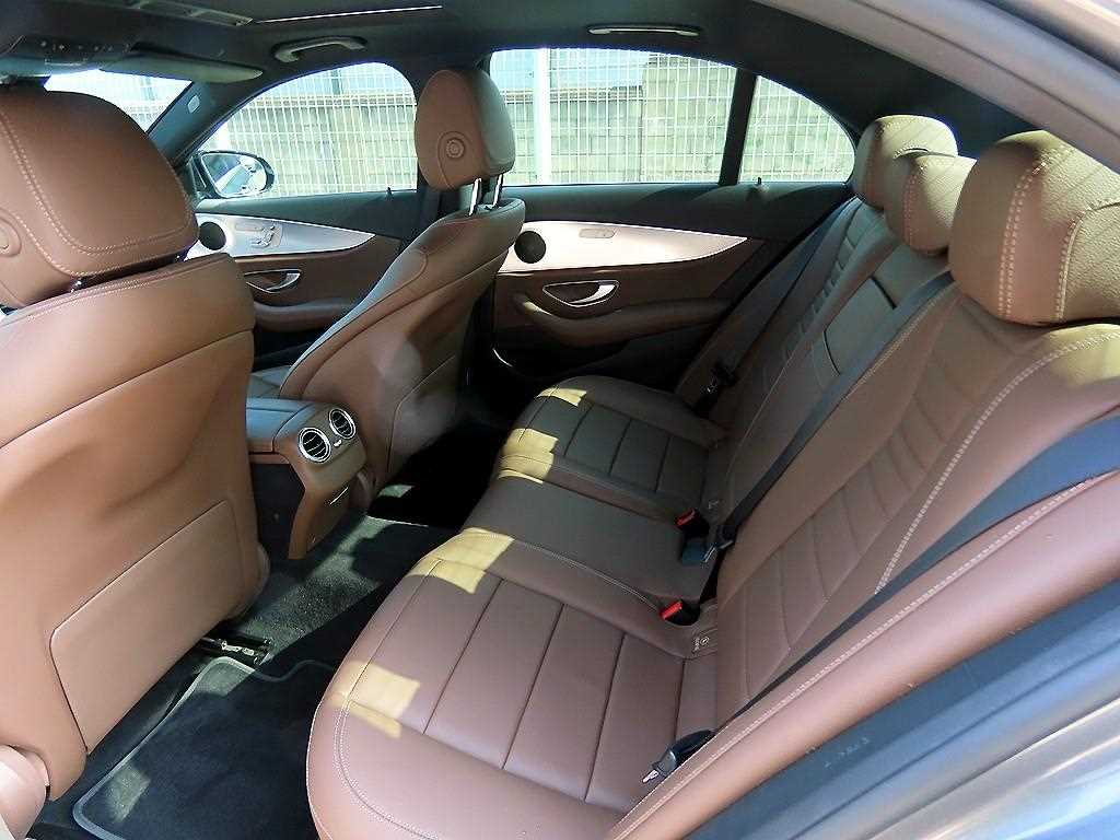 Mercedes Benz E class - Vista 6