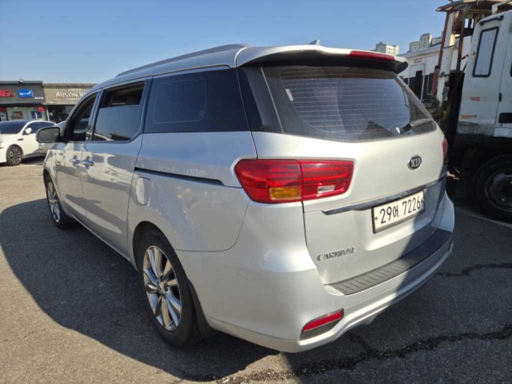 KIA Carnival - Vista 4