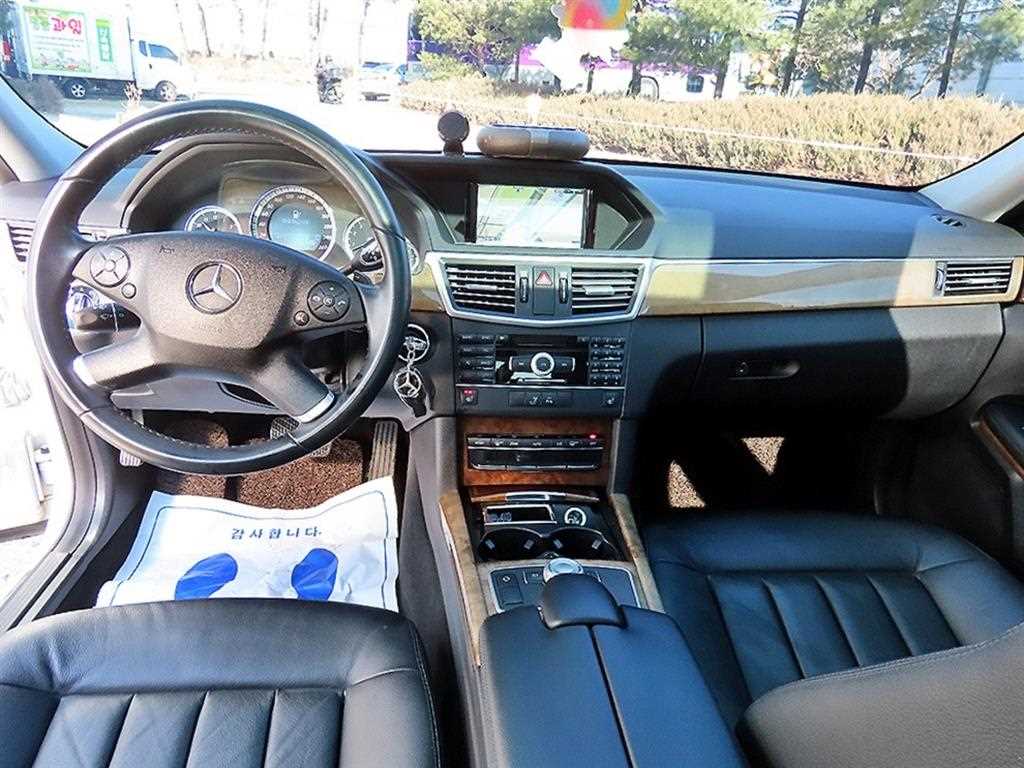 Mercedes Benz E class - Vista 7