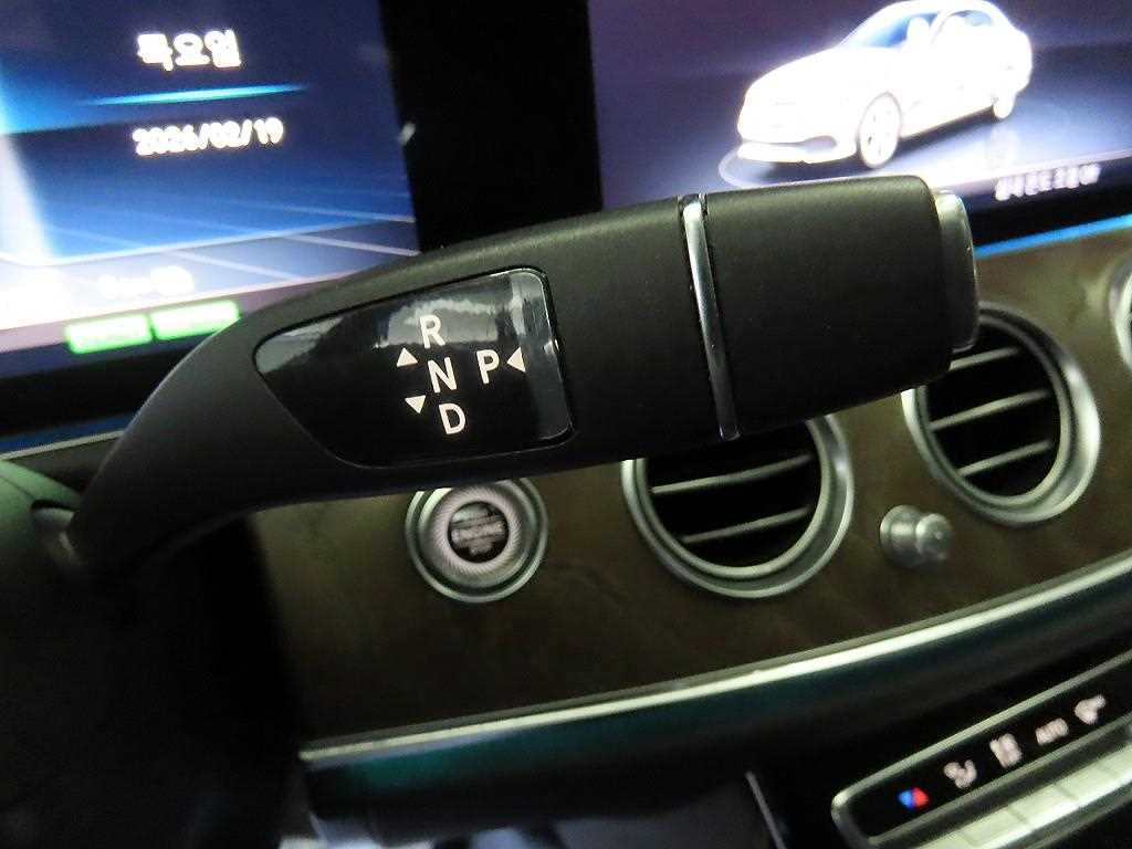 Mercedes Benz E class - Vista 12