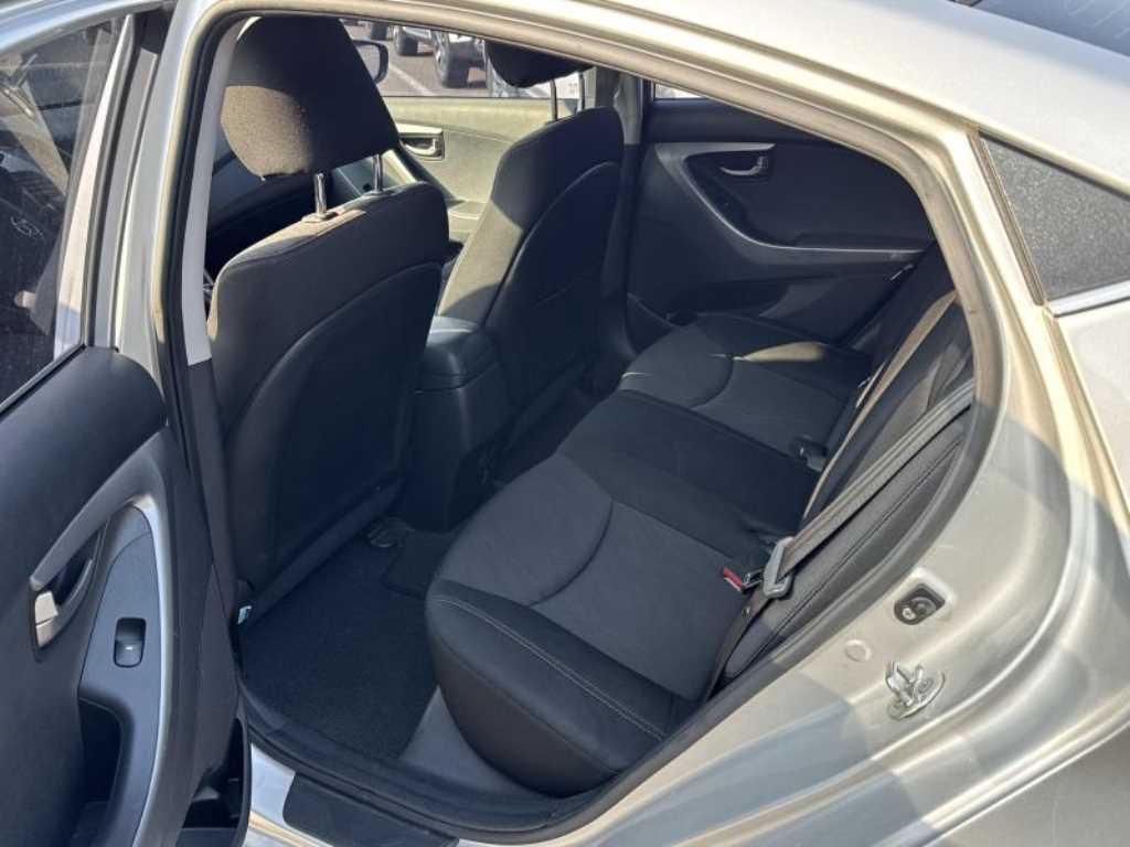 HYUNDAI Avante - Vista 7