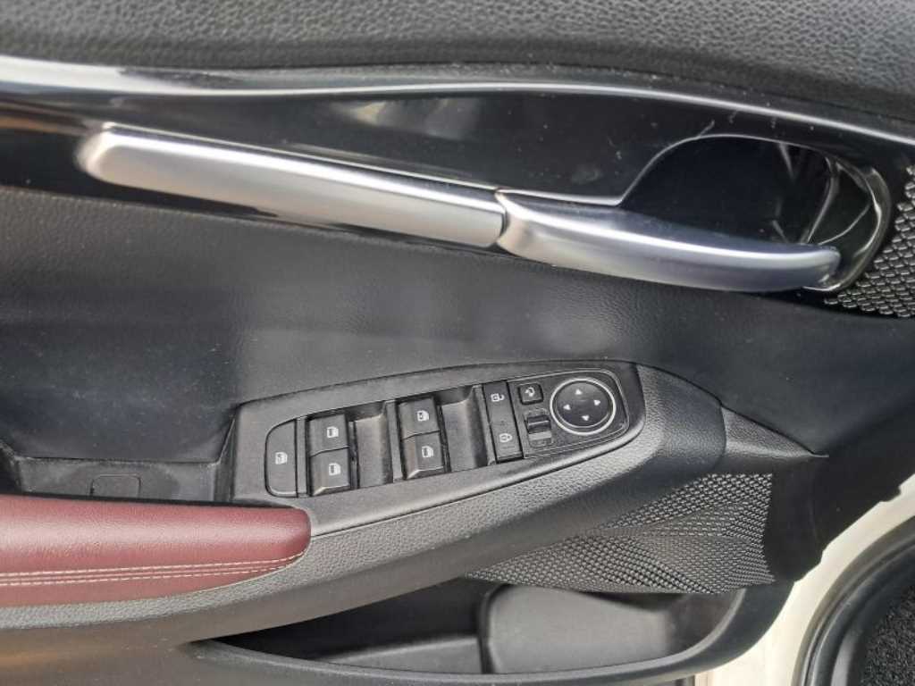 KIA Seltos - Vista 8