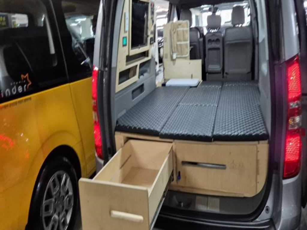 HYUNDAI Starex - Vista 4