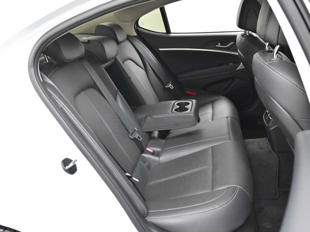 Genesis G70 - Vista 12