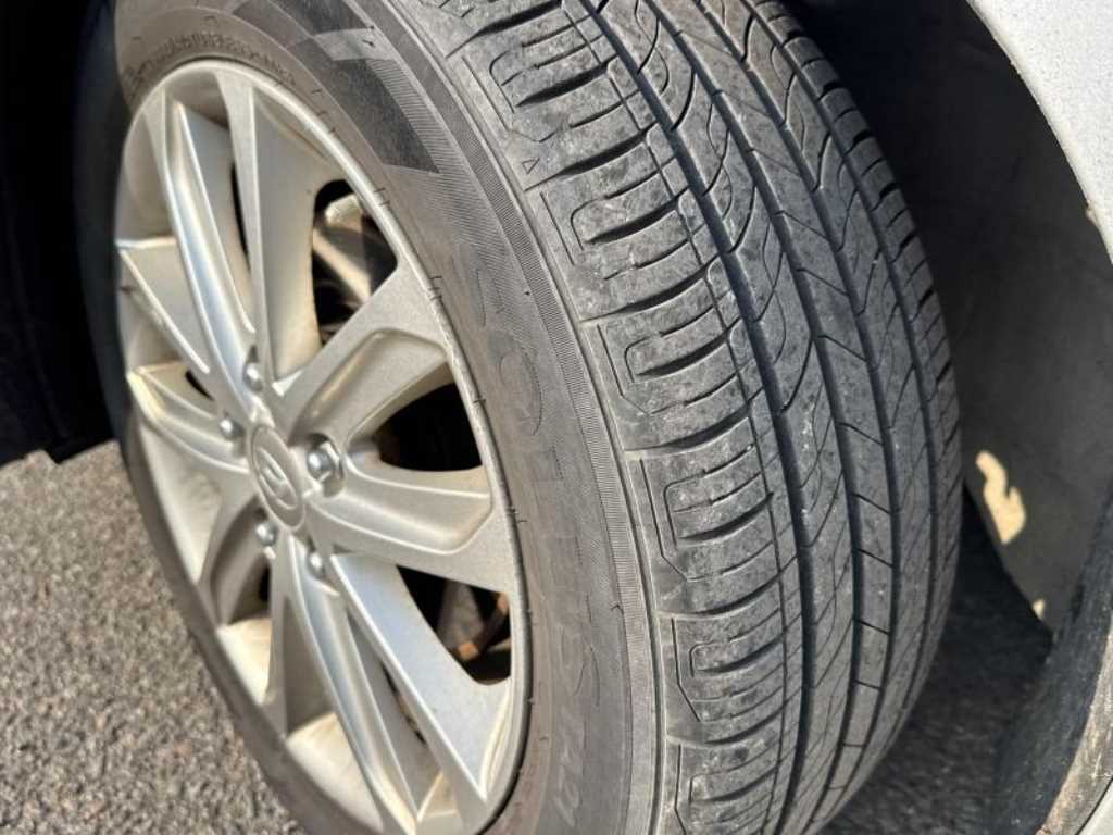 HYUNDAI Avante - Vista 10