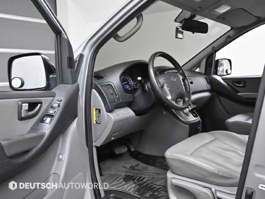 HYUNDAI Starex - Vista 12