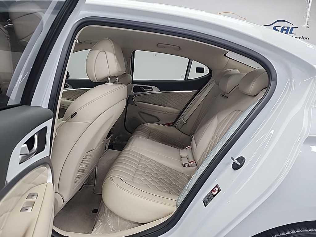 Genesis G70 - Vista 12