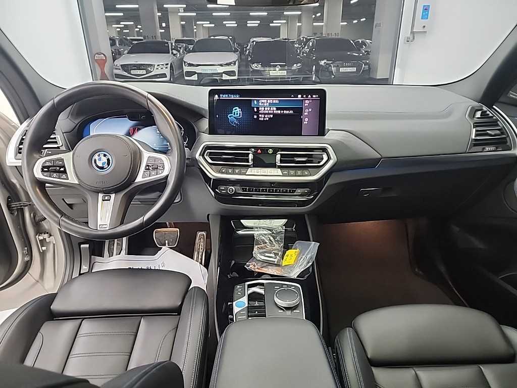 BMW iX3 - Vista 7
