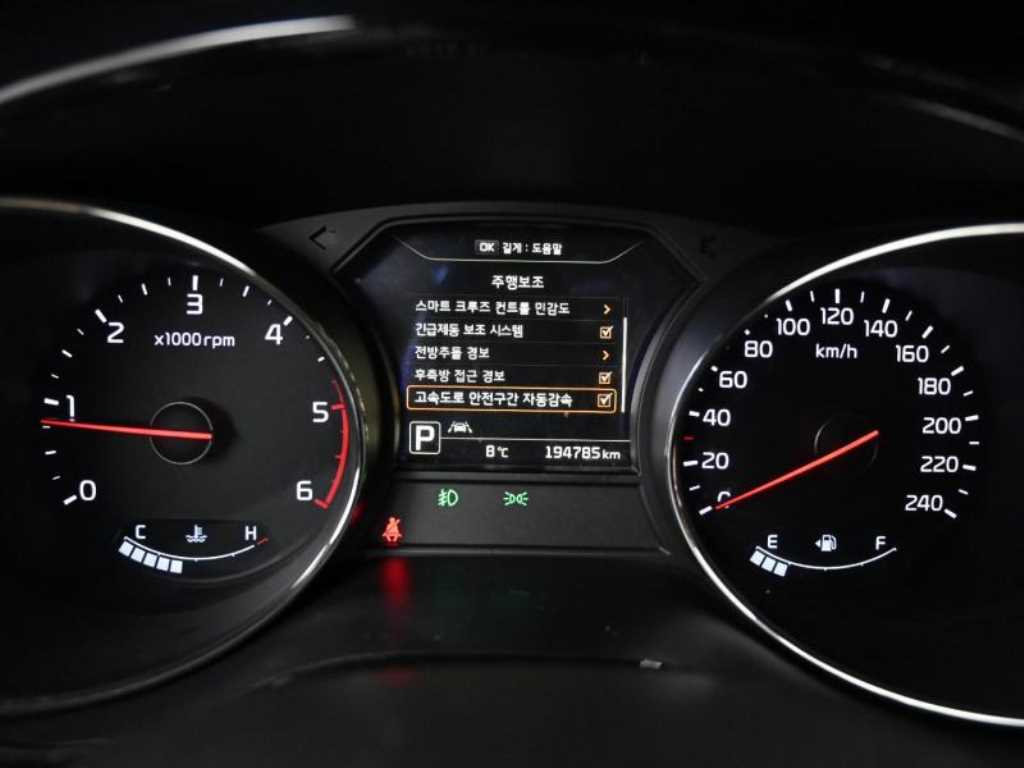 KIA Carnival - Vista 8