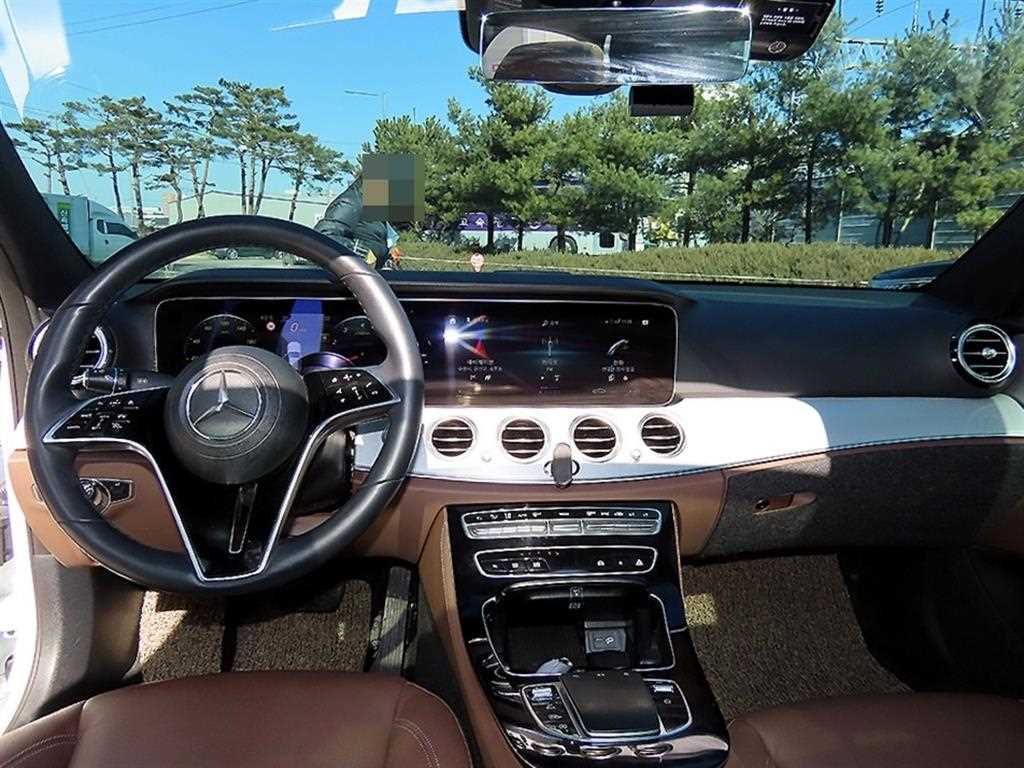 Mercedes Benz E class - Vista 7