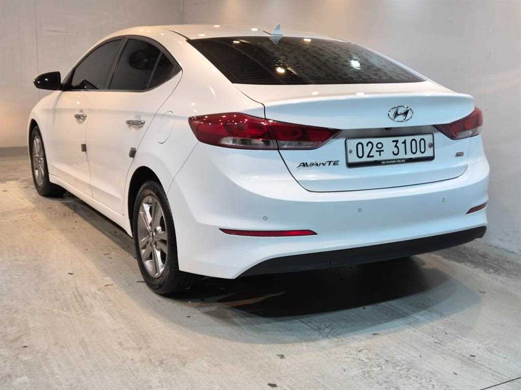 HYUNDAI Avante - Vista 4