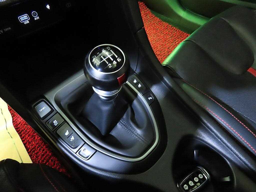 HYUNDAI Veloster - Vista 12