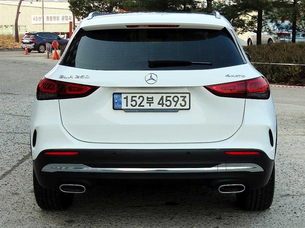 Mercedes Benz GLA Class - Vista 4