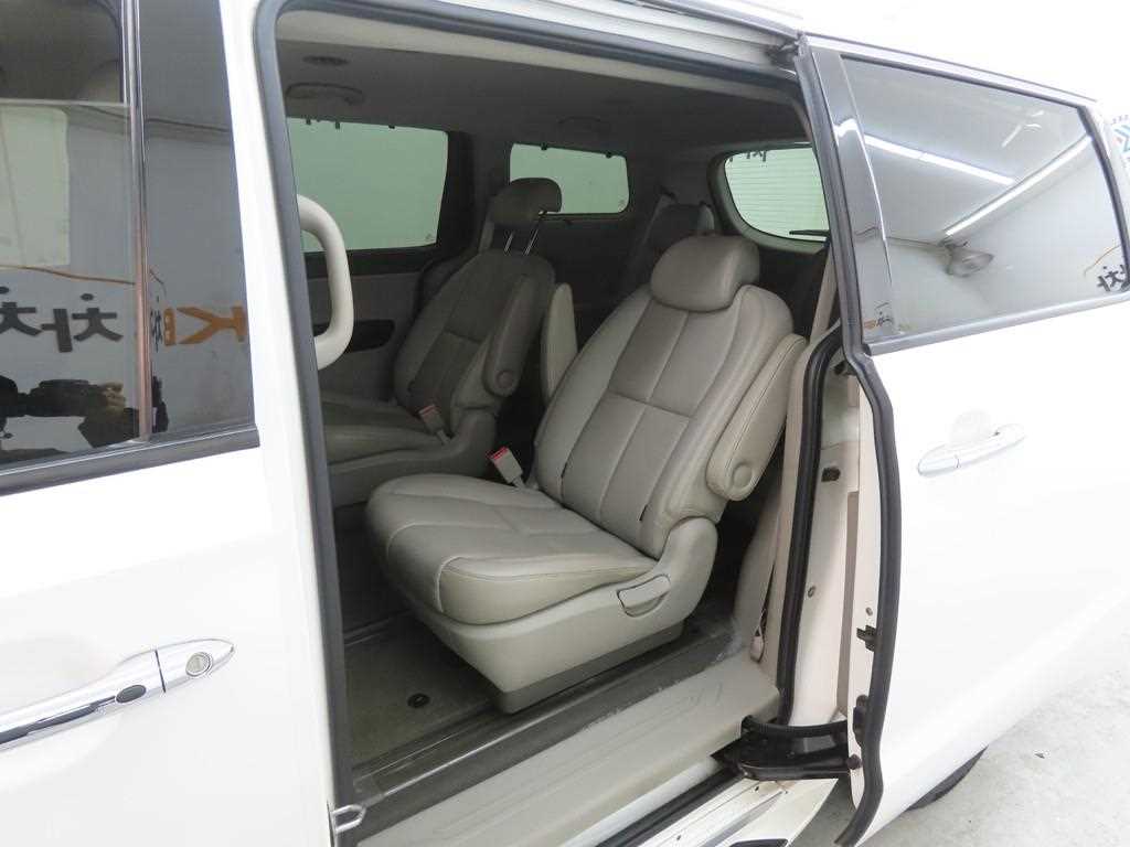 KIA Carnival - Vista 6