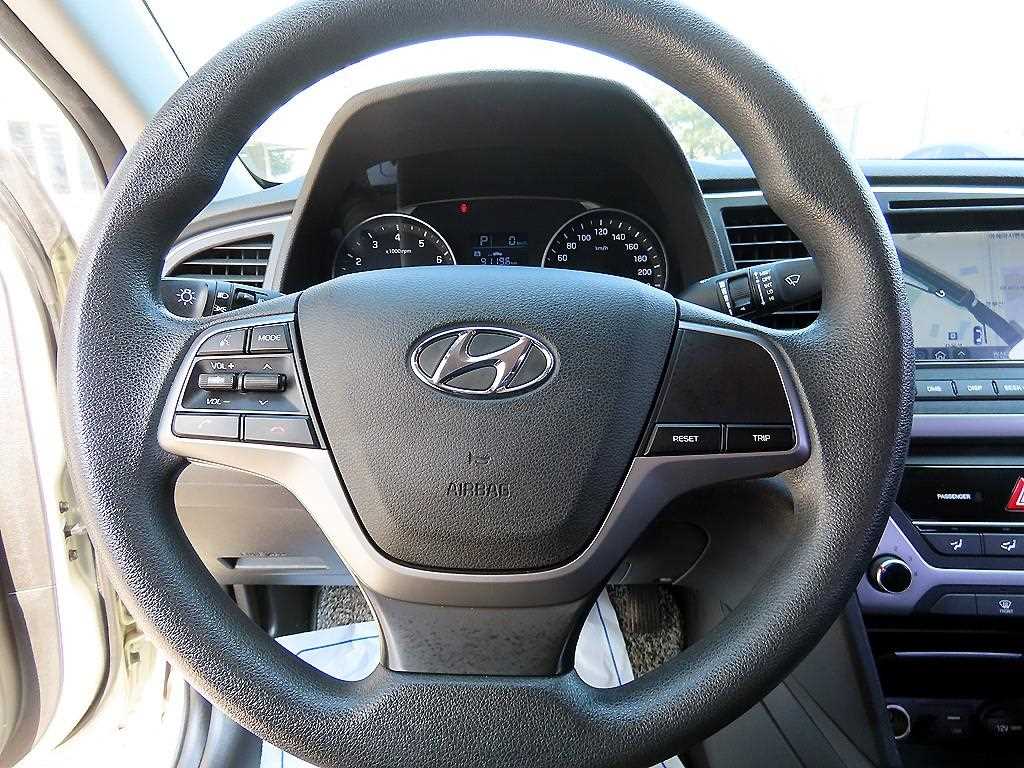 HYUNDAI Avante - Vista 8