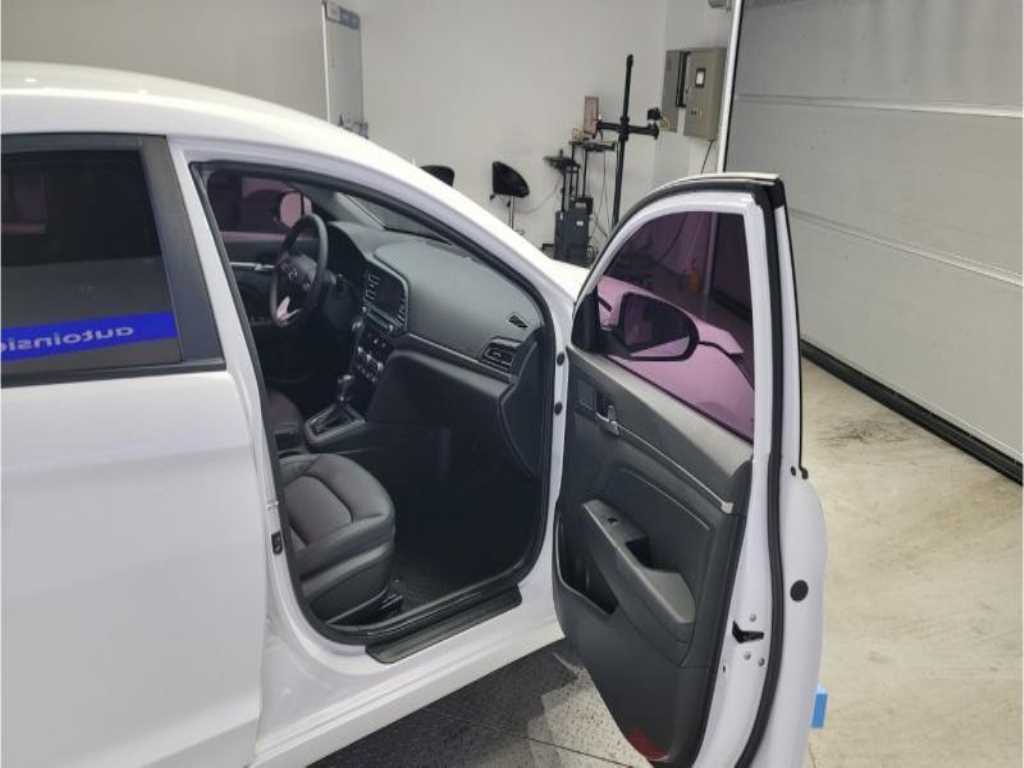 HYUNDAI Avante - Vista 9