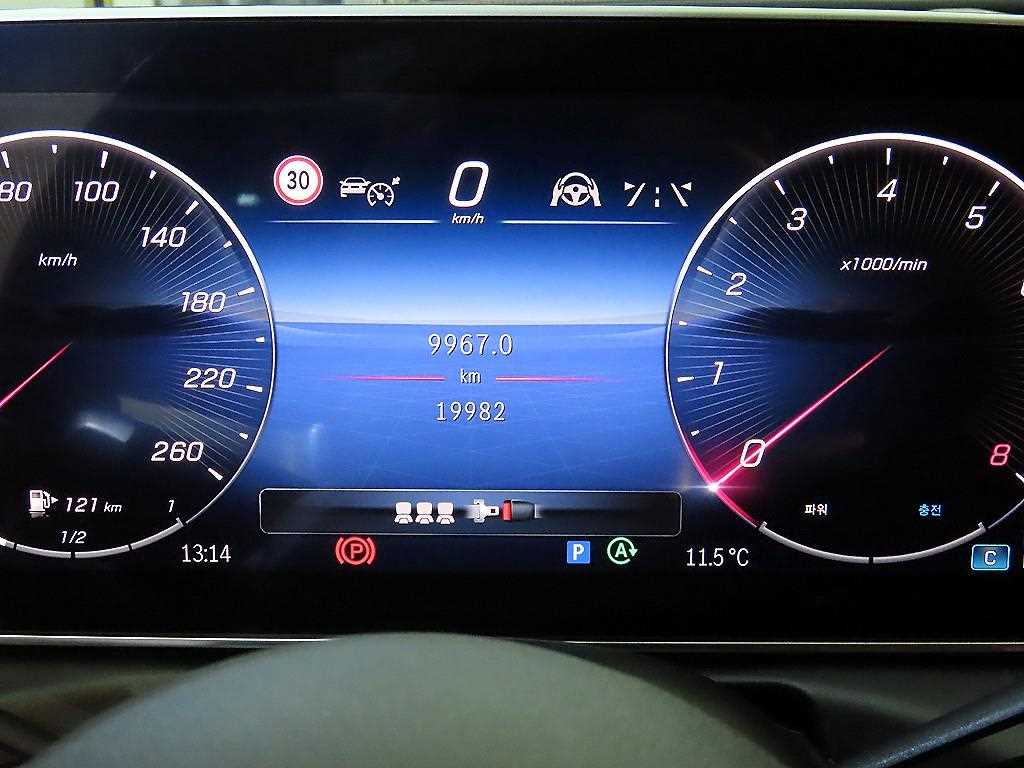 Mercedes Benz C Class - Vista 9