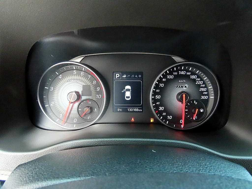 HYUNDAI Avante - Vista 9