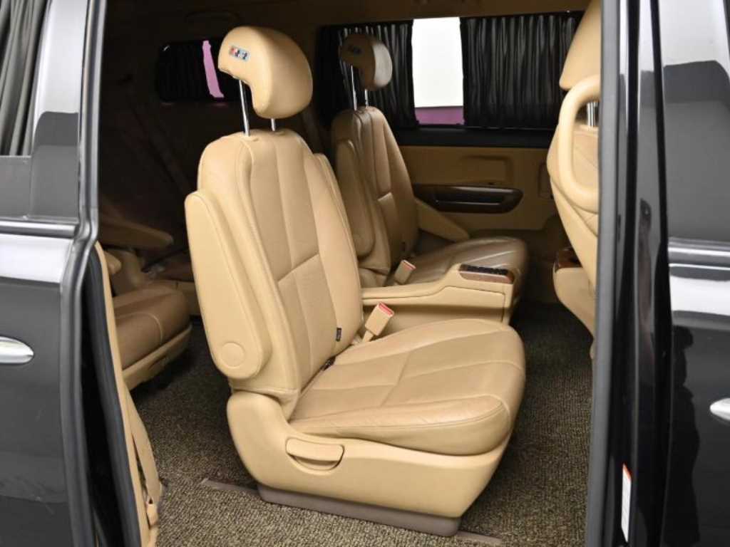 KIA Carnival - Vista 12
