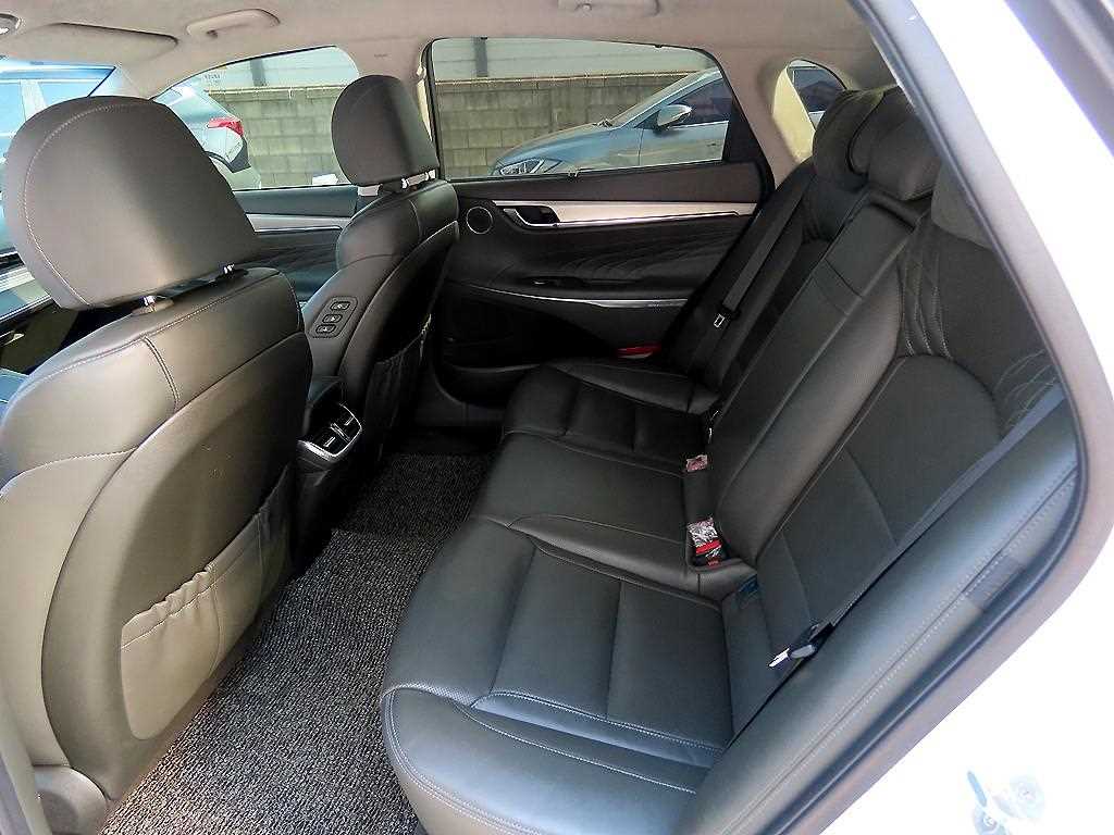 HYUNDAI Grandeur - Vista 6