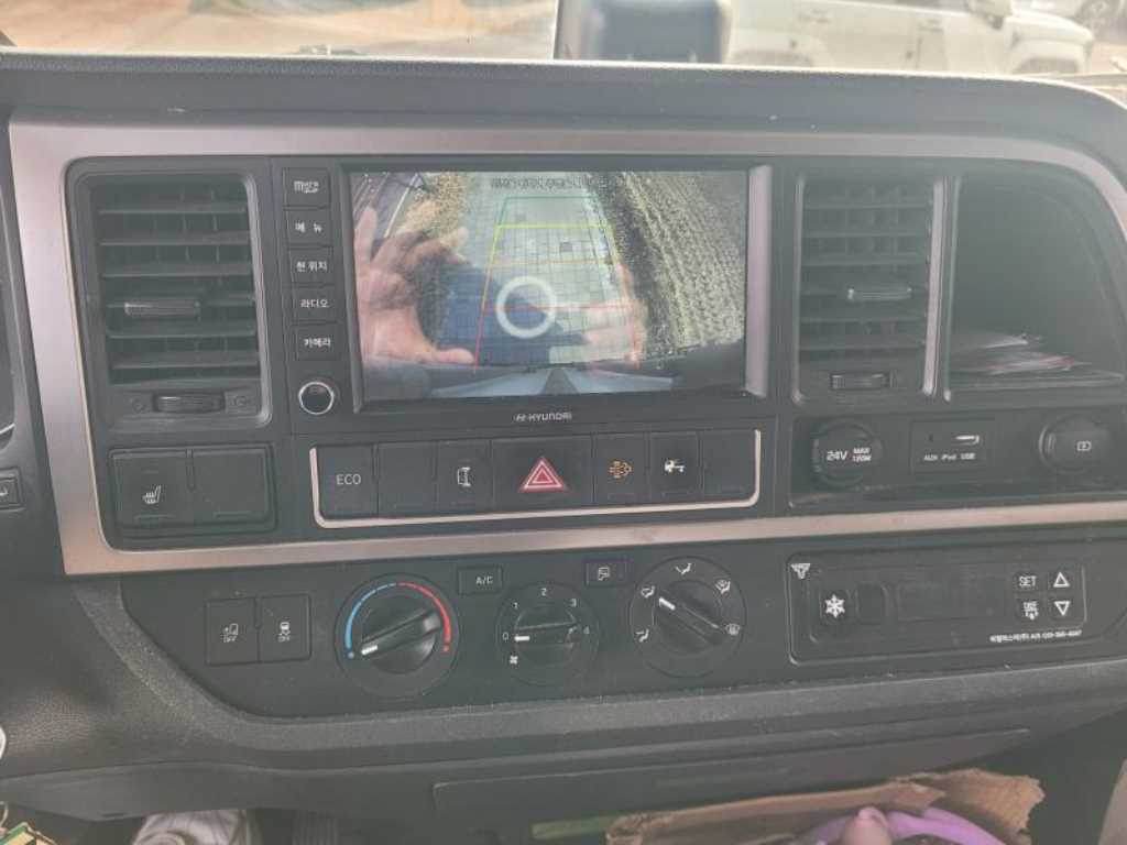 medium and large cargo truck - Vista 9