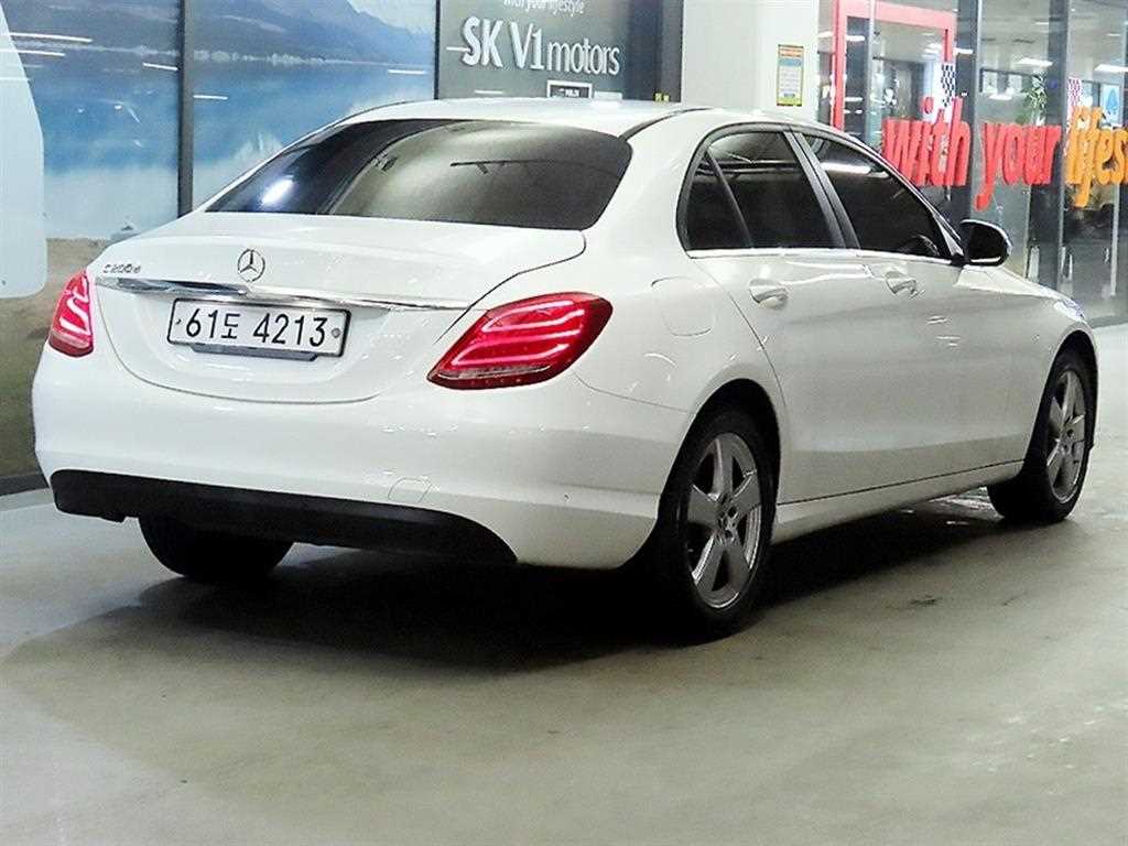 Mercedes Benz C Class - Vista 4