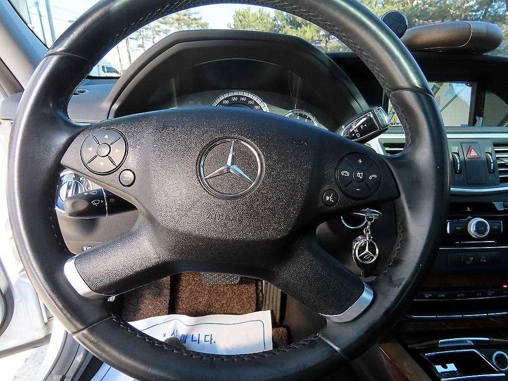 Mercedes Benz E class - Vista 8