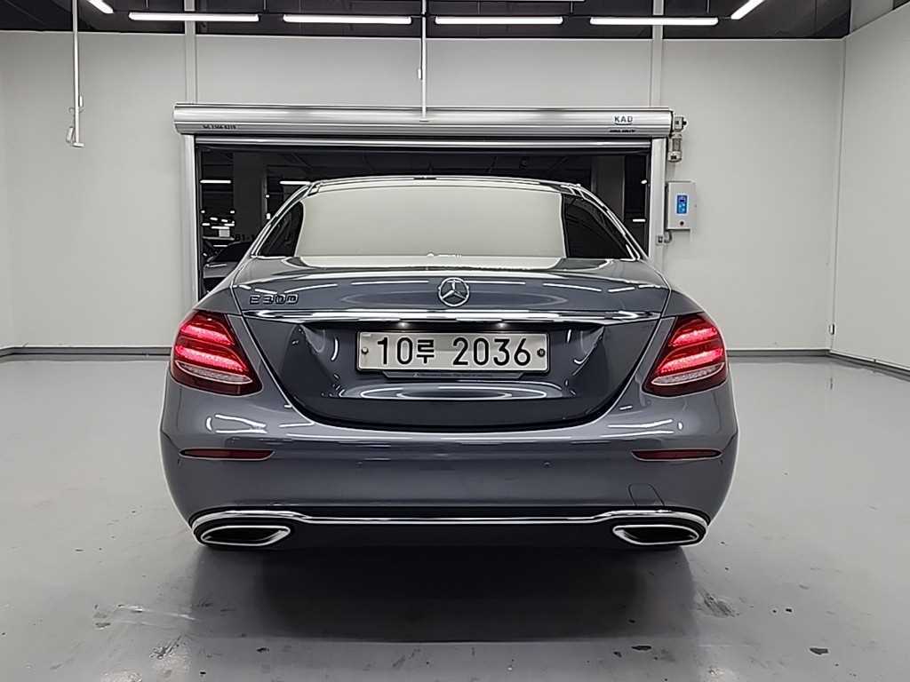 Mercedes Benz E class - Vista 3