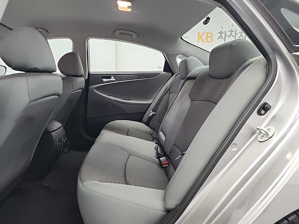 HYUNDAI Sonata - Vista 12