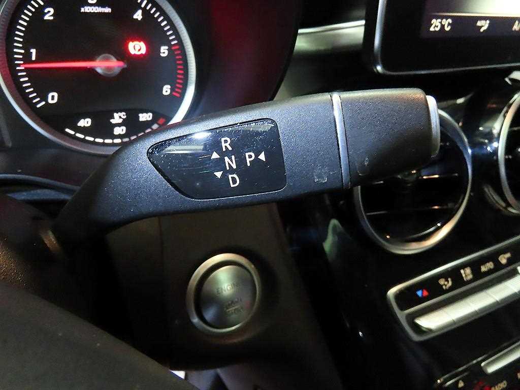 Mercedes Benz GLC Class - Vista 12