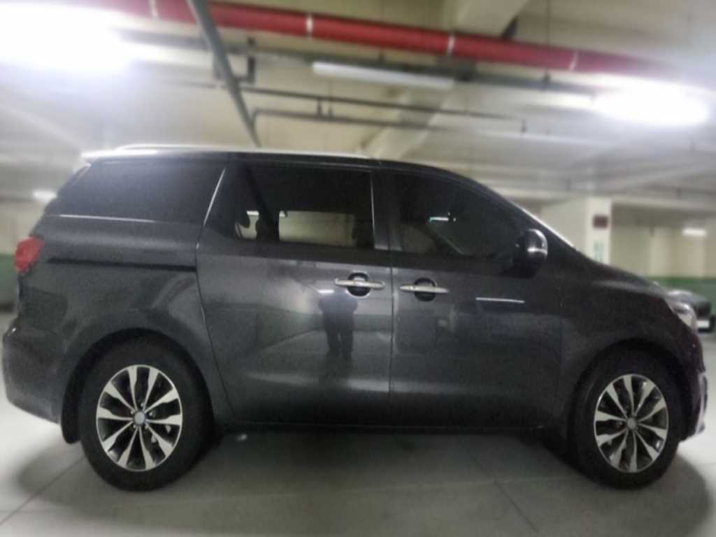 KIA Carnival - Vista 4
