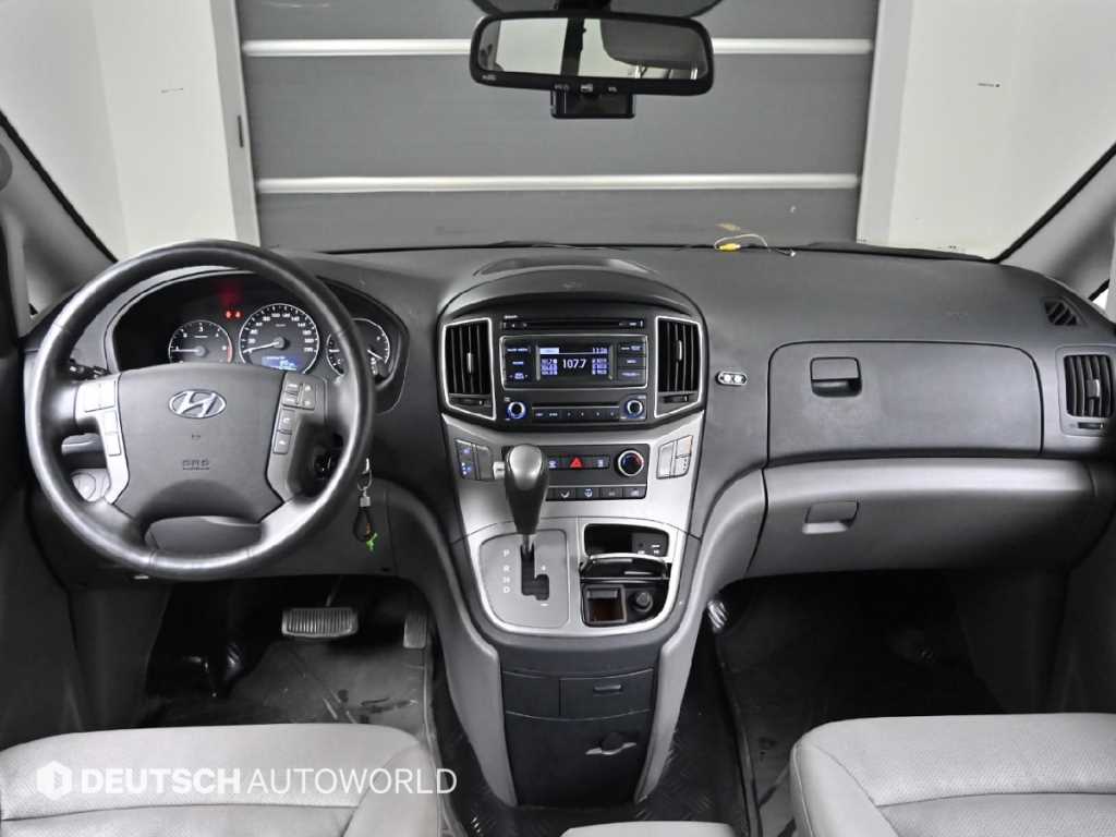 HYUNDAI Starex - Vista 8