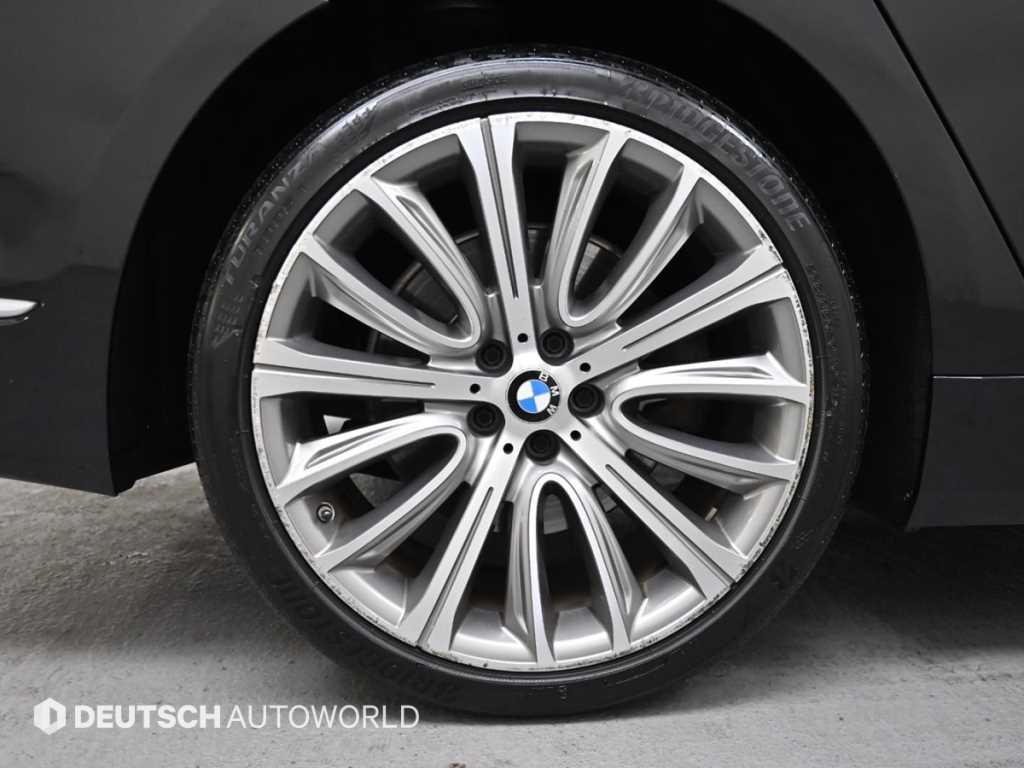 BMW 7 Series - Vista 5