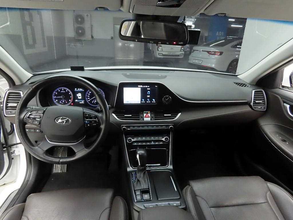 HYUNDAI Grandeur - Vista 7