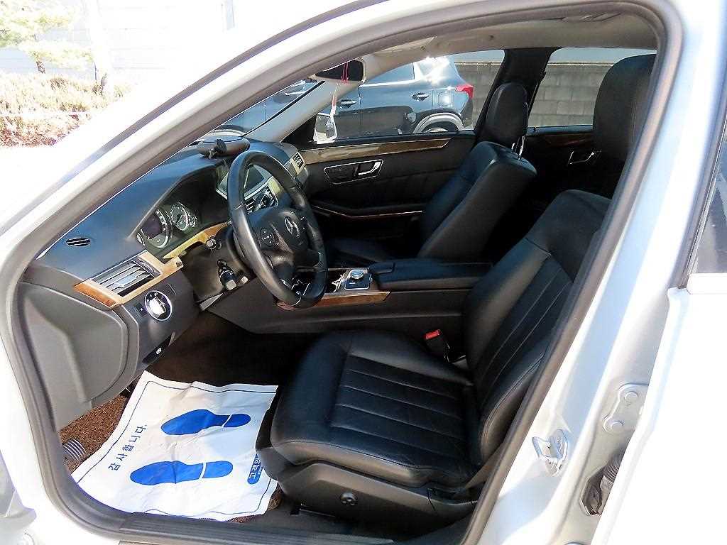 Mercedes Benz E class - Vista 5