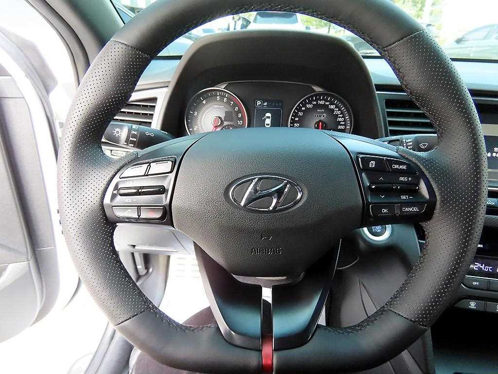 HYUNDAI Avante - Vista 8
