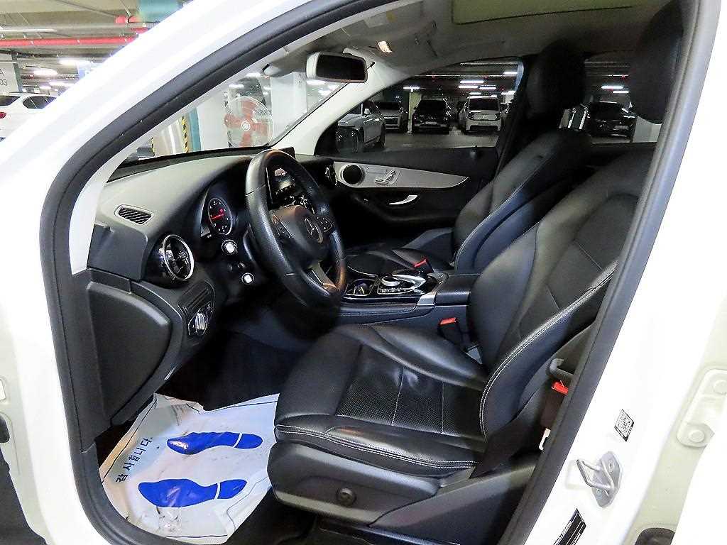 Mercedes Benz GLC Class - Vista 6