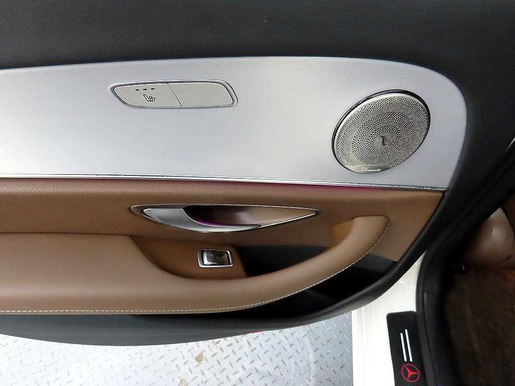 Mercedes Benz E class - Vista 12