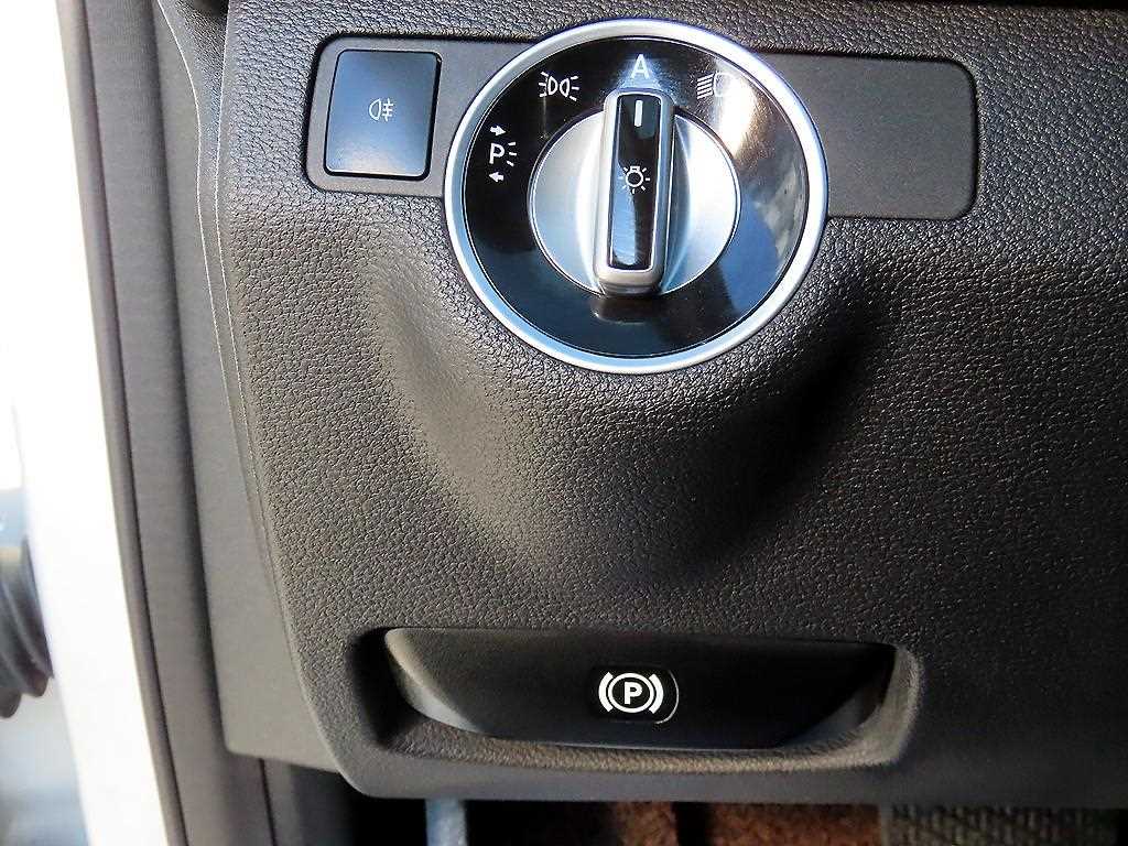 Mercedes Benz E class - Vista 12