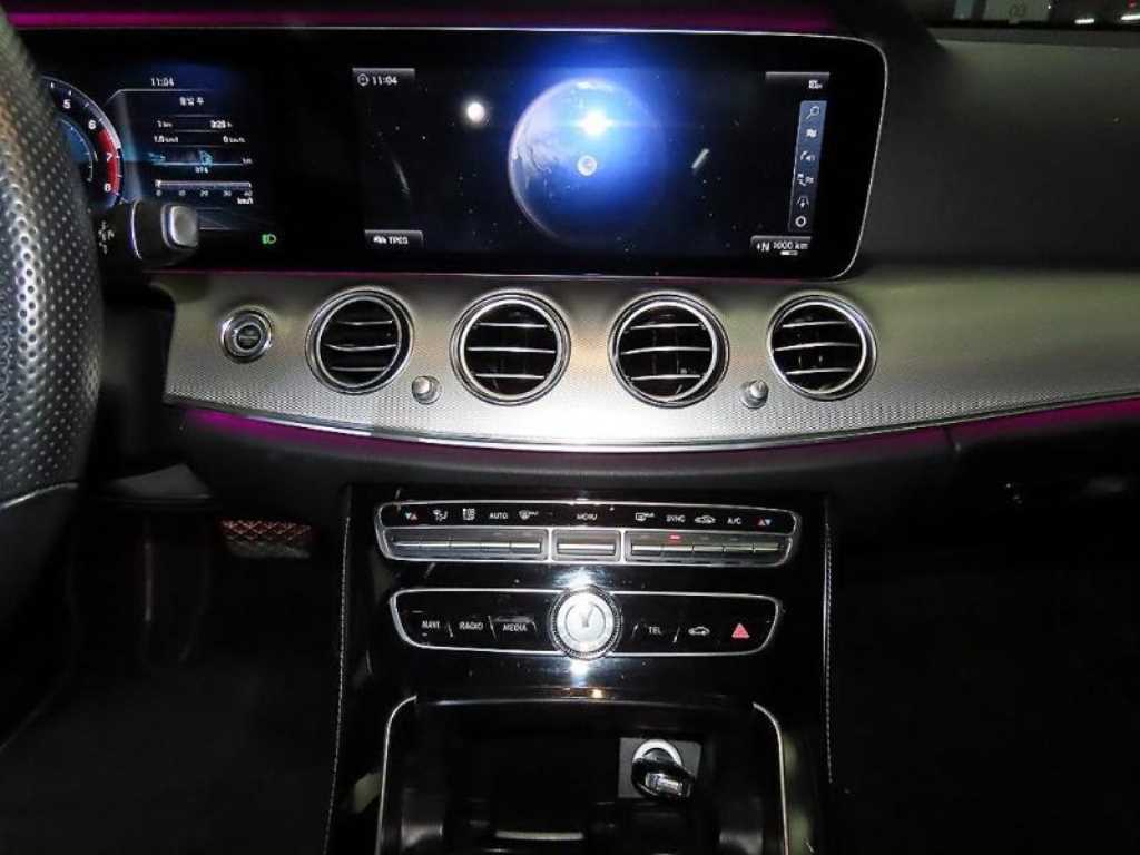 Mercedes Benz E class - Vista 11