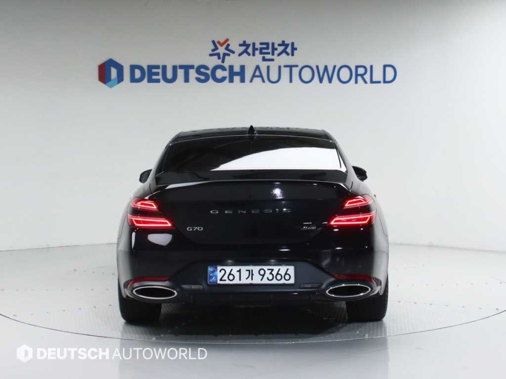 Genesis G70 - Vista 4