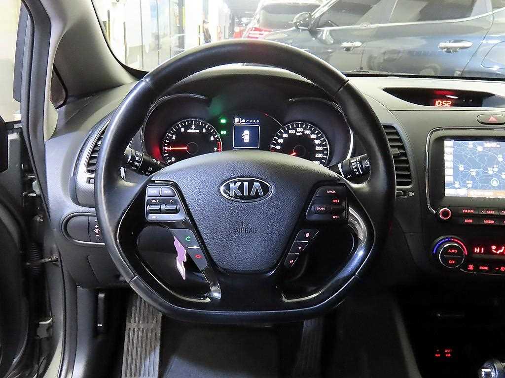 KIA K3 - Vista 8