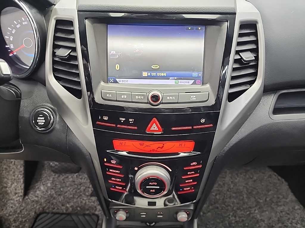 Ssangyong Tivoli - Vista 10