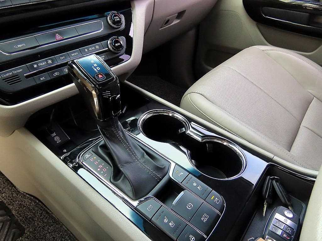 KIA Carnival - Vista 11