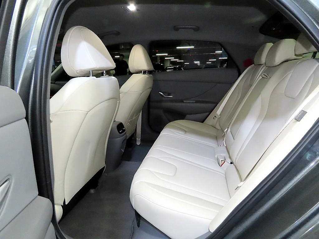 HYUNDAI Avante - Vista 7