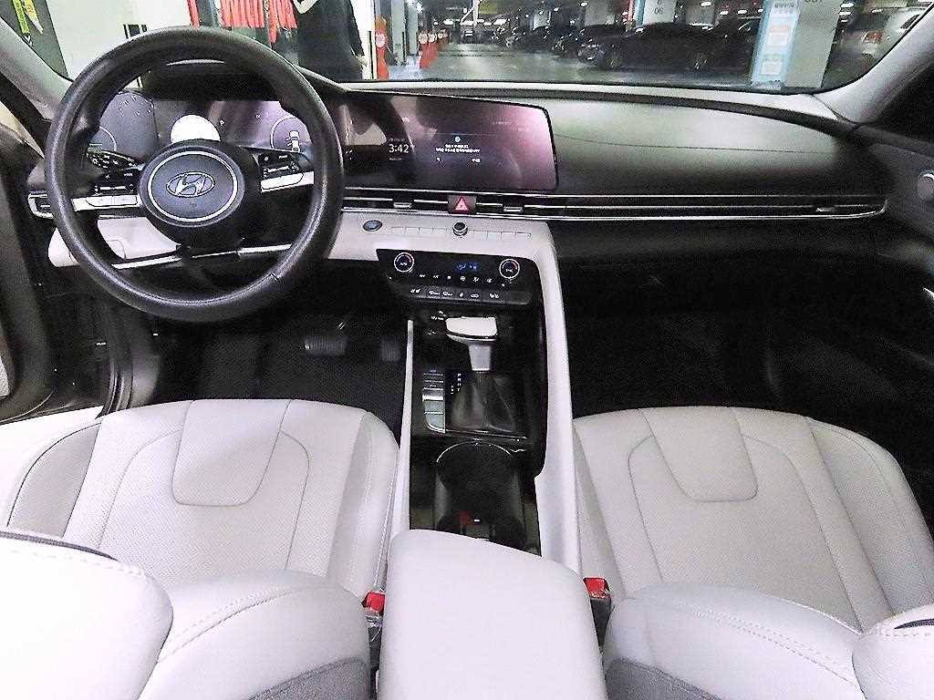 HYUNDAI Avante - Vista 10