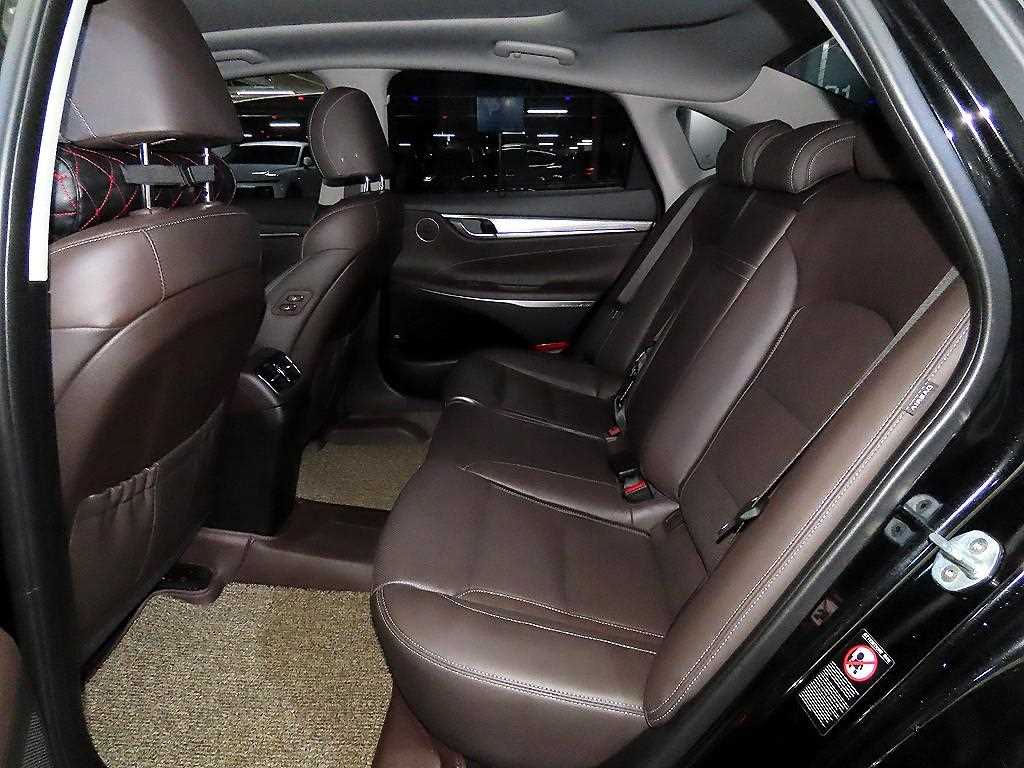 HYUNDAI Grandeur - Vista 7