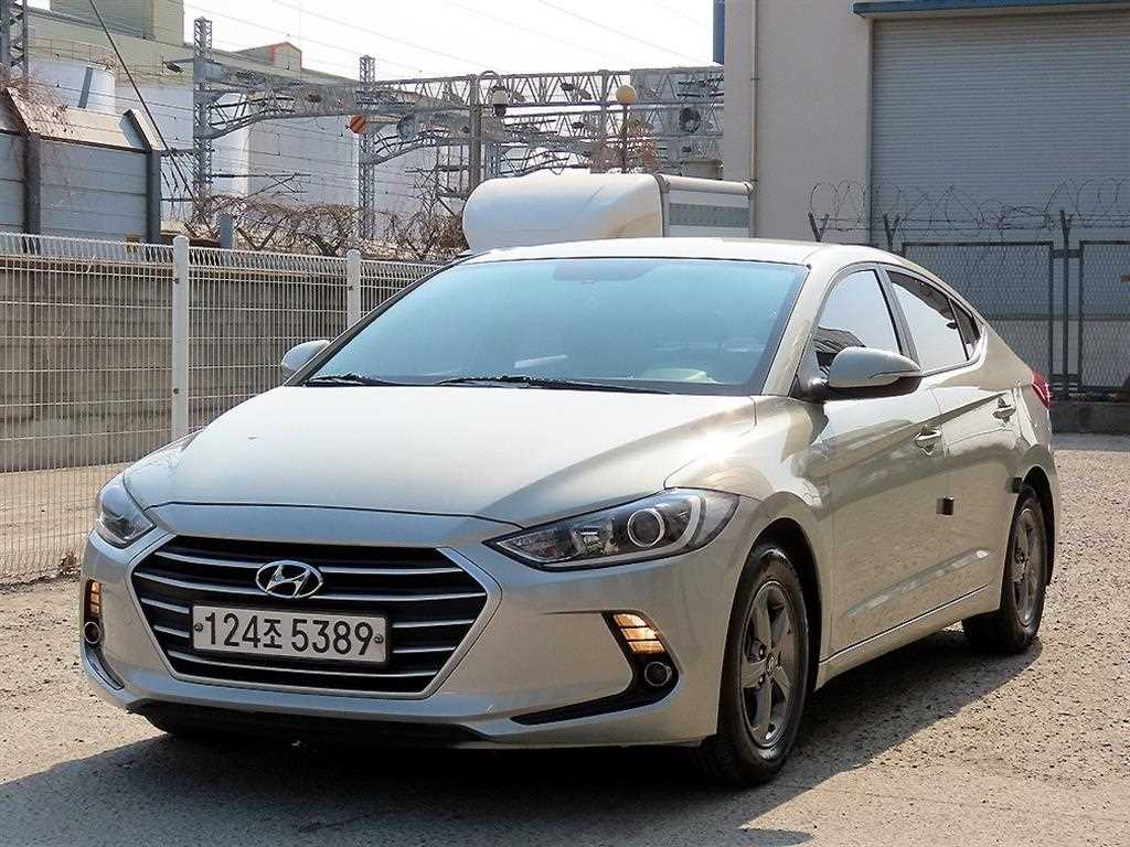 HYUNDAI Avante - Vista 2