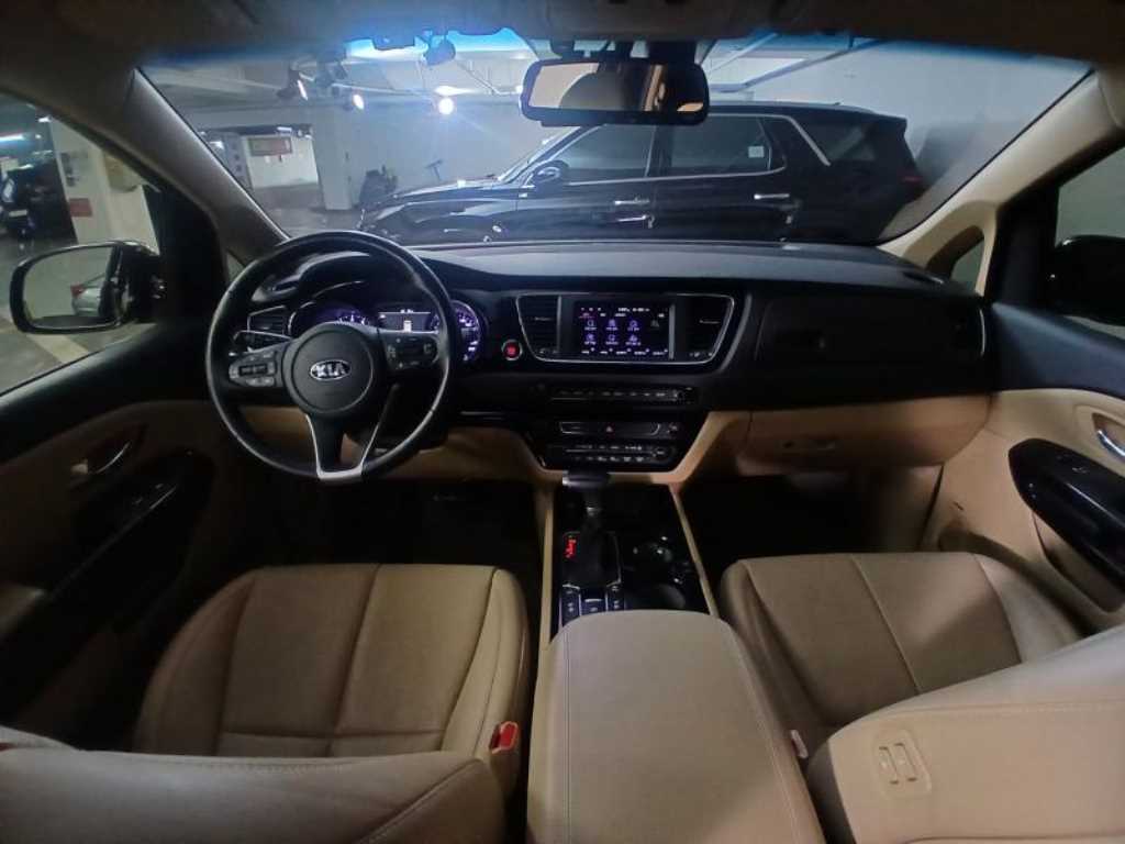 KIA Carnival - Vista 6