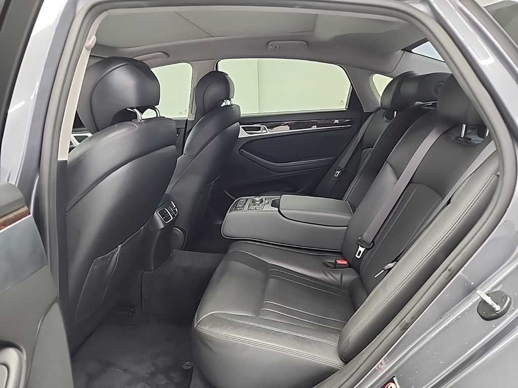 HYUNDAI Genesis - Vista 12